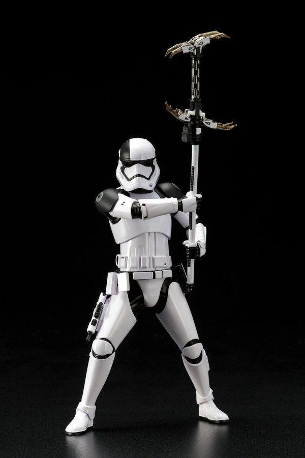 Kotobukiya Star Wars First Order Stormtrooper Executioner ARTFX+ Statue 2 Kotobukiya Star Wars First Order Stormtrooper Executioner ARTFX+ Statue - Image 2