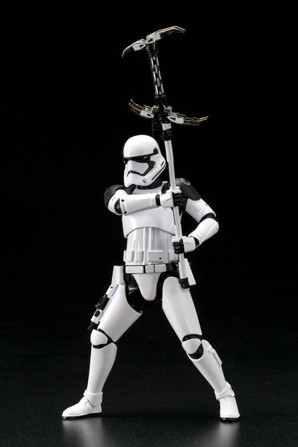 Kotobukiya Star Wars First Order Stormtrooper Executioner ARTFX+ Statue 3 Kotobukiya Star Wars First Order Stormtrooper Executioner ARTFX+ Statue - Image 3