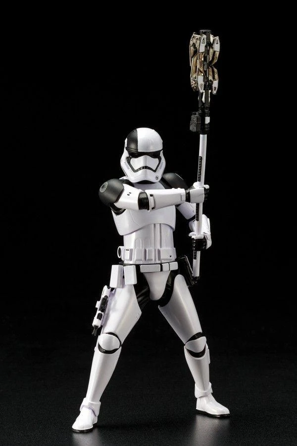 Kotobukiya Star Wars First Order Stormtrooper Executioner ARTFX+ Statue 5 Kotobukiya Star Wars First Order Stormtrooper Executioner ARTFX+ Statue - Image 5