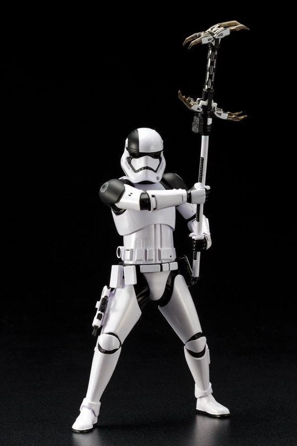 Kotobukiya Star Wars First Order Stormtrooper Executioner ARTFX+ Statue 6 Kotobukiya Star Wars First Order Stormtrooper Executioner ARTFX+ Statue - Image 6